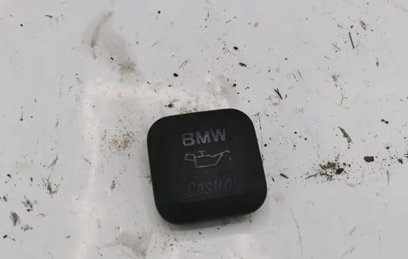 BMW 3 E46 Oil filler cap 11127509328