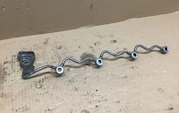Toyota Avensis T270 Fuel return line/hose 