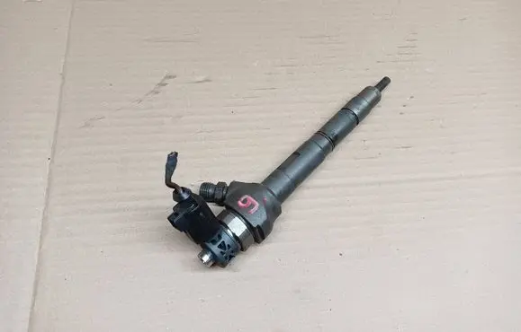 Skoda Octavia Mk3 (5E) Fuel injector 04L130277G
