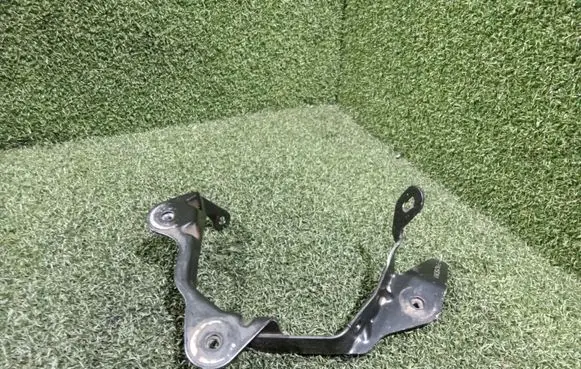 Renault Master III Power steering pump mounting bracket A0035476E