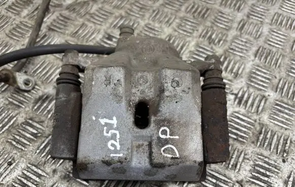 Lexus CT 200H Front brake caliper