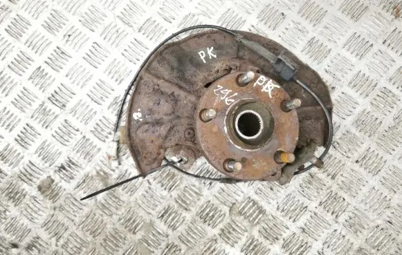 Toyota Corolla Verso AR10 Front wheel hub
