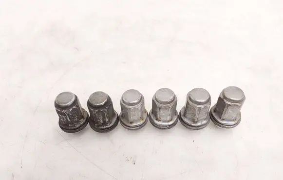 Toyota Hilux VIII Nuts/bolts 