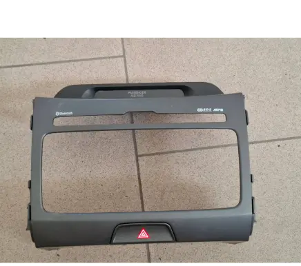 Radio/GPS head unit trim