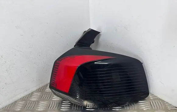 Peugeot 5008 II Rear/tail lights 9811028180 81570201