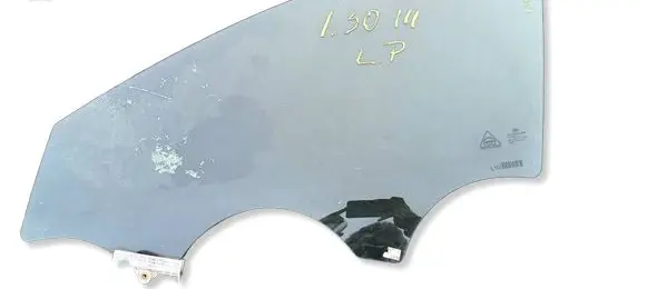 Hyundai i30 Front door window glass four-door 
