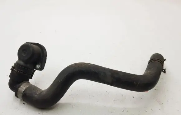 Volkswagen PASSAT B5.5 Engine coolant pipe/hose 3B0819372A