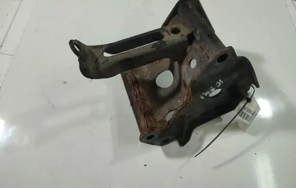Mazda 3 I Engine mounting bracket 