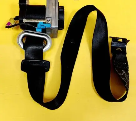 Volkswagen Golf IV Front seatbelt 1J4857705