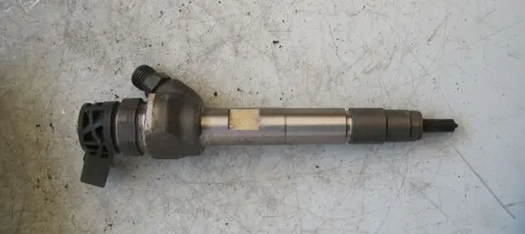 BMW 5 G30 G31 Fuel injector 8514148