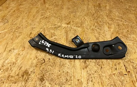 Skoda Kamiq Headlight/headlamp mounting bracket 658805931
