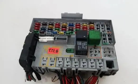 Opel Zafira A Fuse box set 24431677 24412497