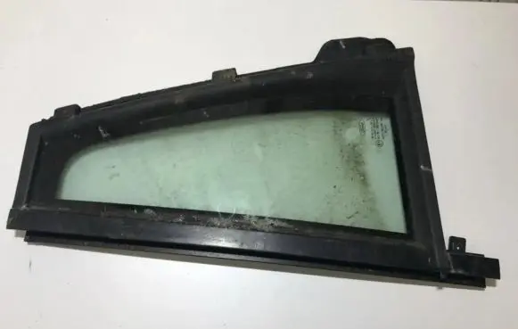 Ford Mondeo Mk III Rear vent window glass 