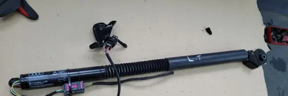Audi A7 S7 4G Tailgate/trunk strut/damper 4G8827851F