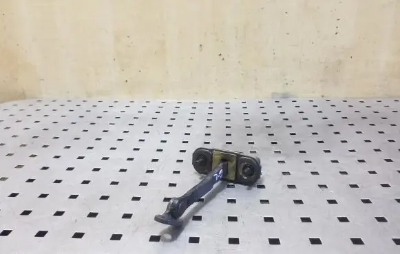 Hyundai ix35 Rear door check strap stopper