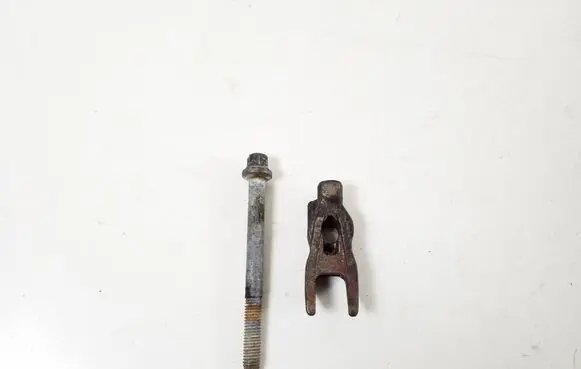 Opel Combo E Fuel Injector clamp holder