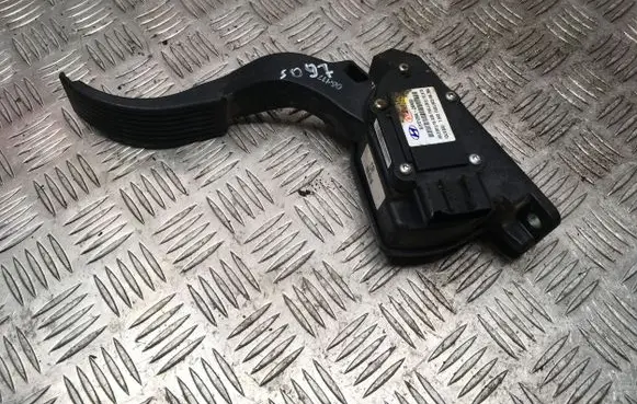Hyundai Santa Fe Accelerator throttle pedal BIY0129A2B900 06H17