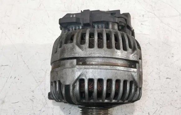 Volkswagen Scirocco Generator/alternator 03C903023A 0124525093