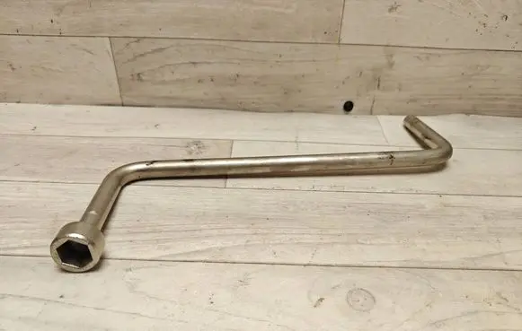 BMW X3 E83 Wheel nut wrench 