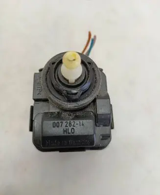 Headlight level adjustment motor