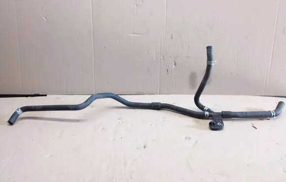 Toyota RAV 4 (XA40) Engine coolant pipe/hose