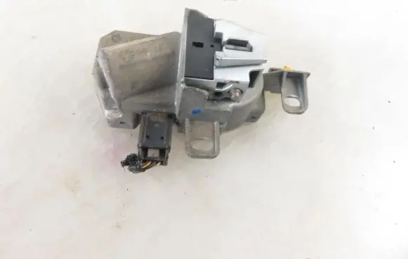 Volvo V50 Steering wheel lock 30680132