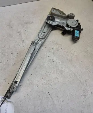 KIA Sorento Front door window regulator with motor 624603E000