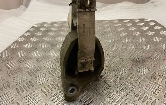 Volvo XC60 Engine mount bracket 31480564 31339951