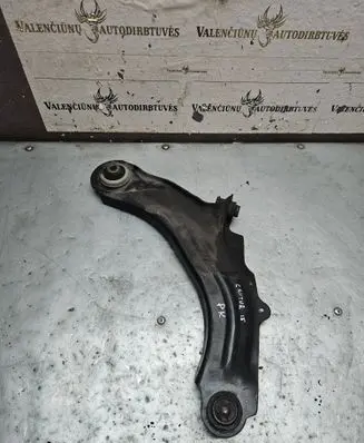 Renault Captur Front control arm 8200041166