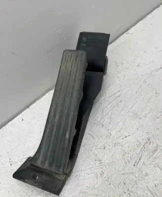 BMW 5 E60 E61 Accelerator throttle pedal 6766930 25916010 1505041