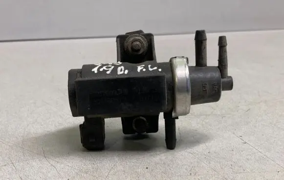 Volvo S40, V40 Turbo solenoid valve 72190343 30618057