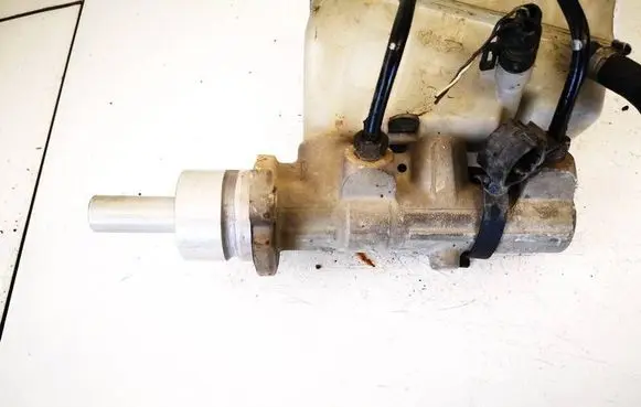 Master brake cylinder