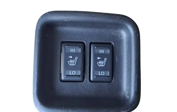 Nissan Juke I F15 Seat heating switch