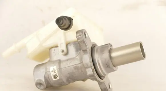 Ford Kuga II Master brake cylinder DV612140