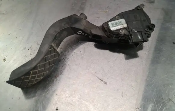Audi A6 S6 C5 4B Accelerator throttle pedal 8D1721523F 042601 6PV00837603