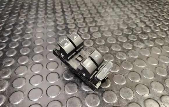 Volkswagen PASSAT B8 Electric window control switch 5G0959857B