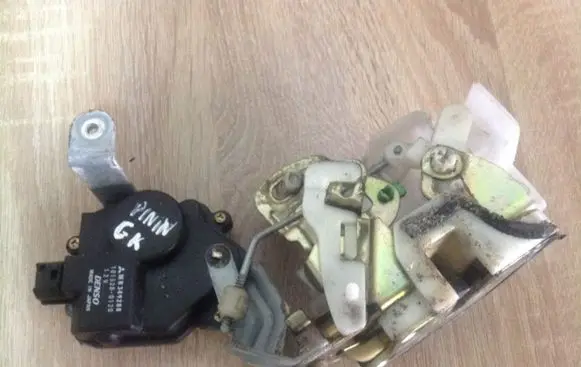 Mitsubishi Pajero Pinin Rear door lock MR349288
