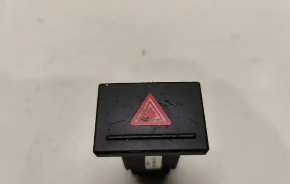 Volkswagen Touareg I Hazard light switch 7L6953235