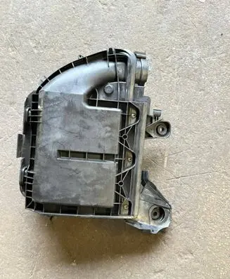 Peugeot 2008 I Air filter box 9673061080 1039257