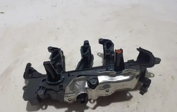 Renault Master III Rocker cam cover 118304798R