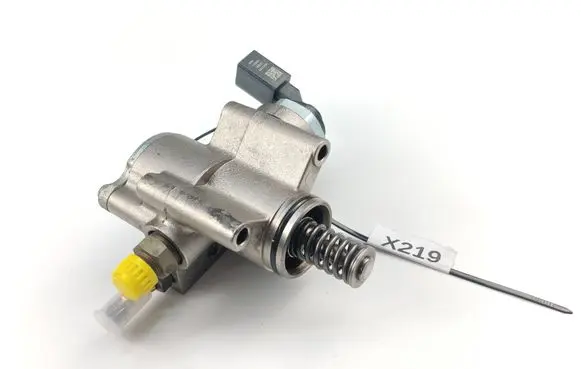 Audi A3 S3 8P Fuel injection high pressure pump 03C127025R