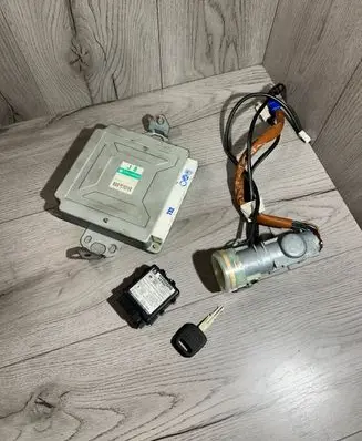 Subaru Outback Engine ECU kit and lock set 22611AE992 1120007322
