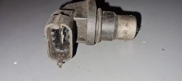 Volvo V70 Camshaft position sensor 8631533