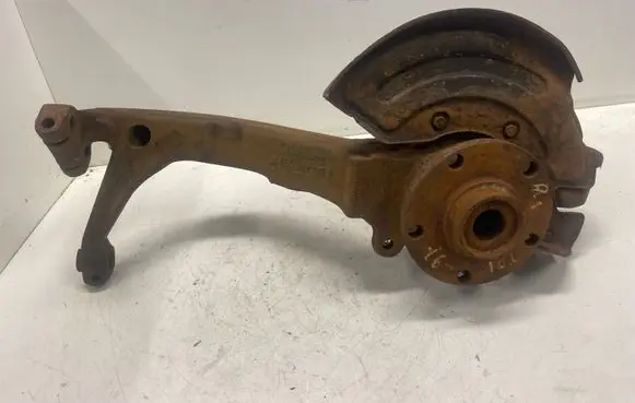 Volkswagen PASSAT B5 Front wheel hub 8D0407258