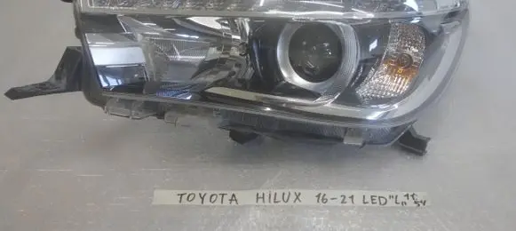 Toyota Hilux VIII Headlight/headlamp