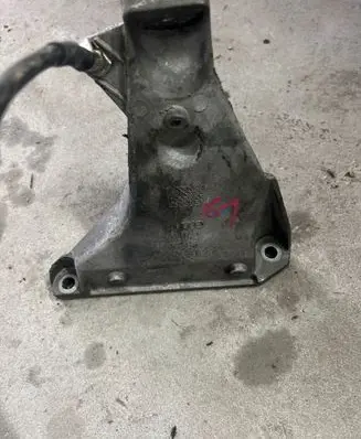 Audi A4 S4 B7 8E 8H Engine mounting bracket 8D0199308AB