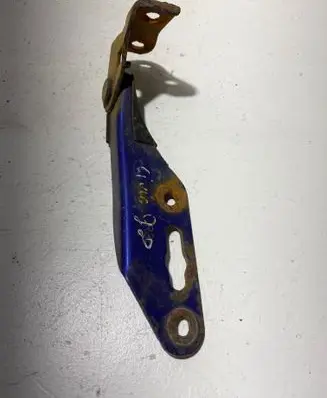 Engine bonnet/hood hinges