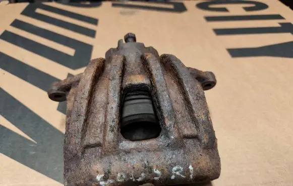 Jeep Cherokee III KJ Front brake caliper