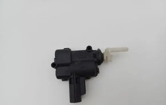 Fuel tank cap lock