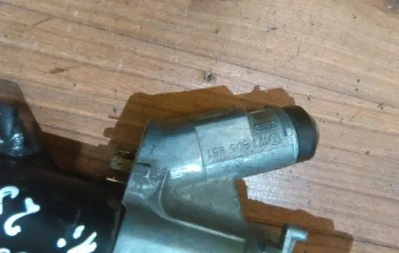 Volkswagen Polo II 86C 2F Ignition lock contact 171905851